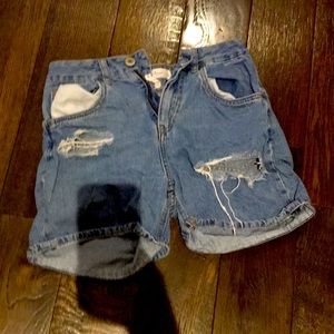 Cute ripped shorts for the summer